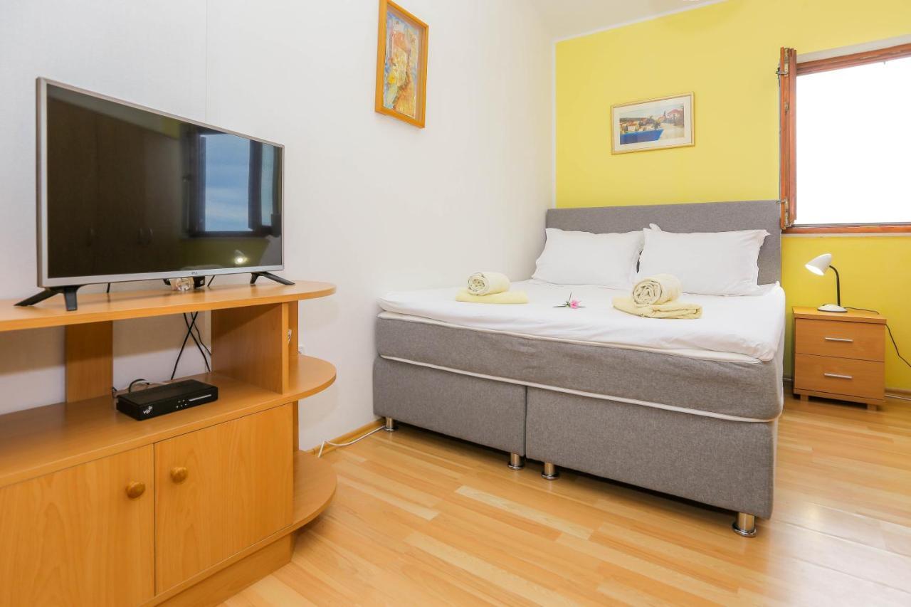 Apartments Maslina Bozava Exterior photo
