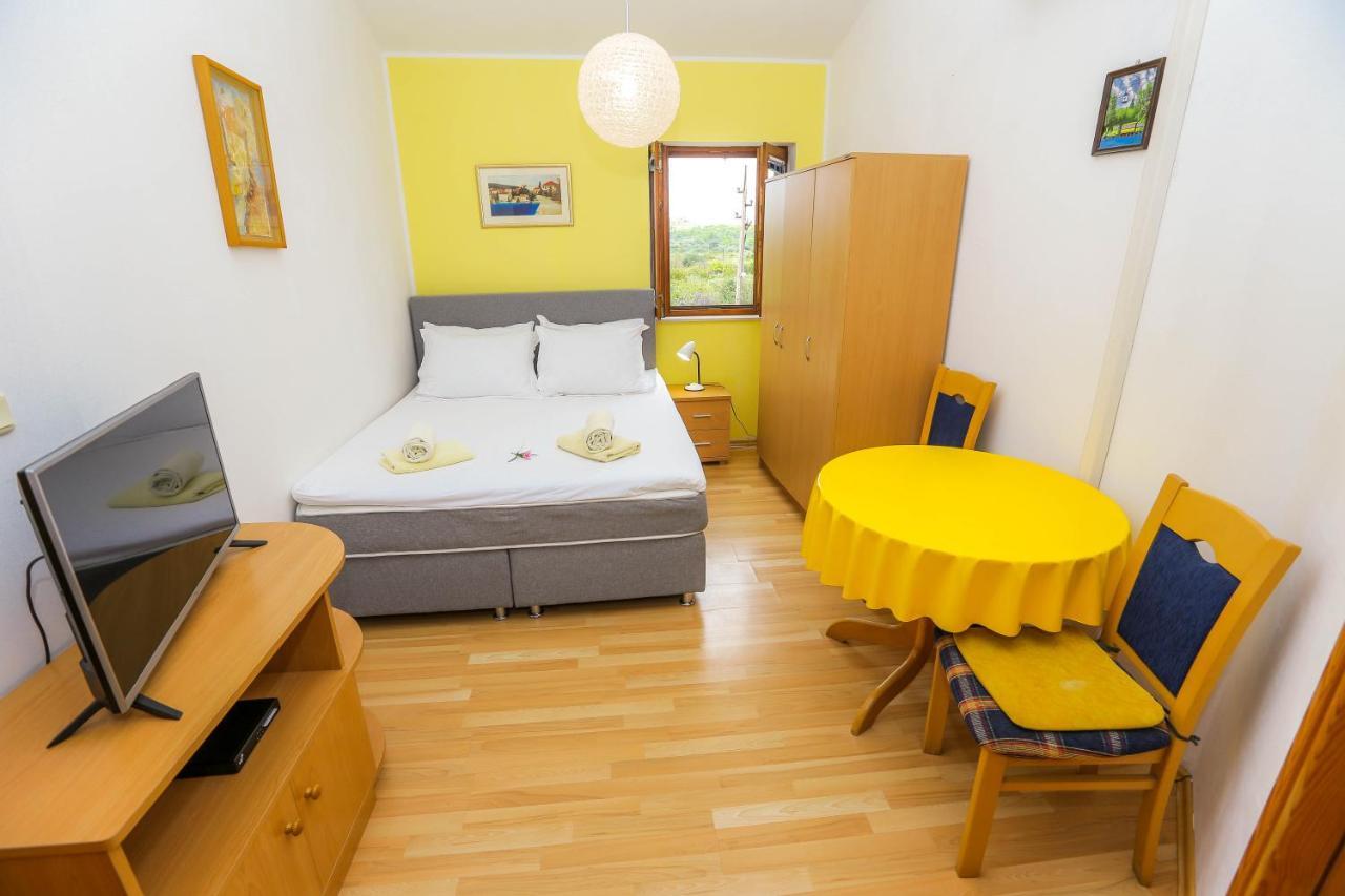 Apartments Maslina Bozava Exterior photo